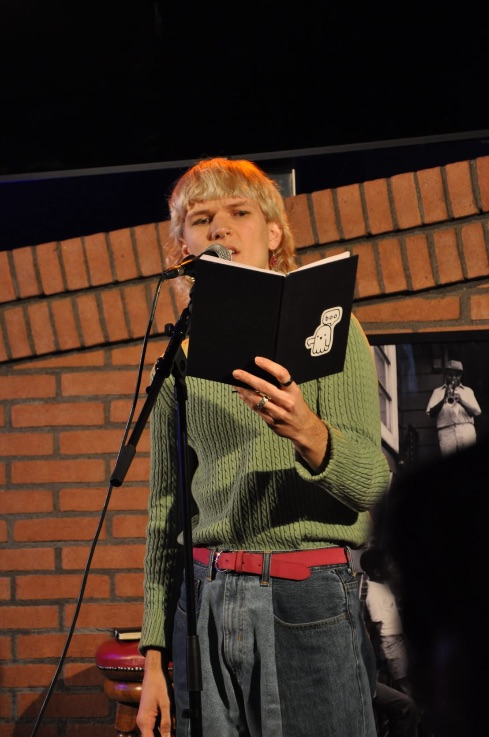 Ianique Sägesser am Poetry Slam